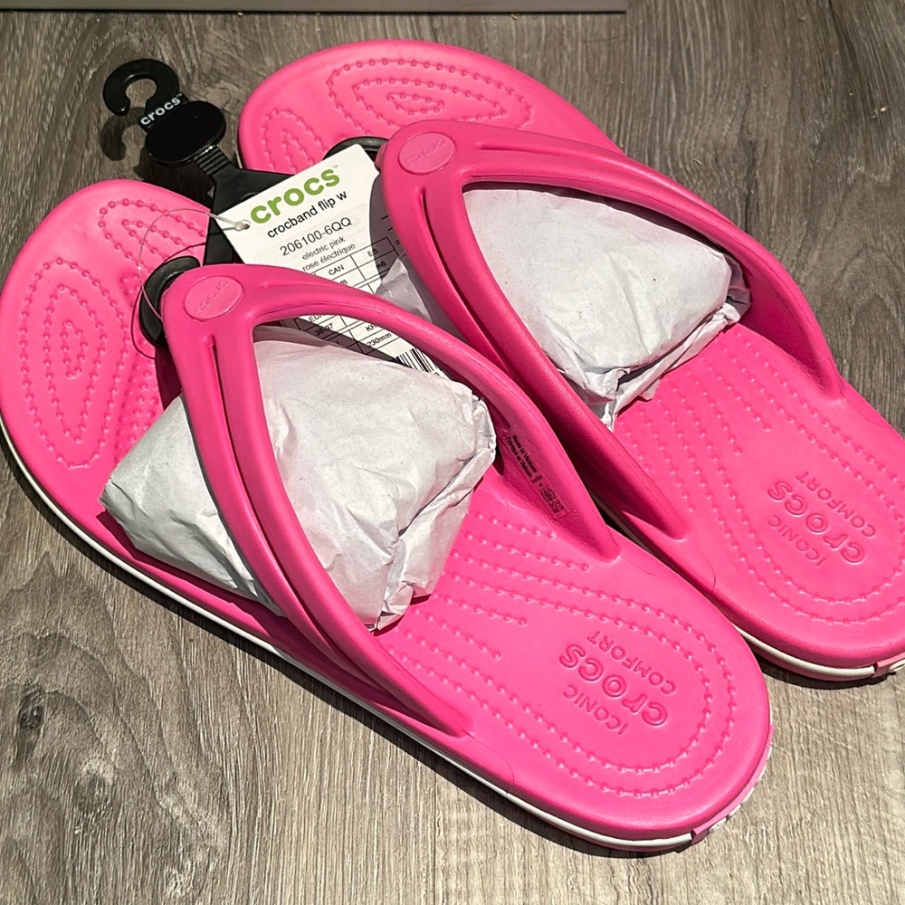 SOLD 👣 Crocband Flip-Flop Sandals 👣 NEW
